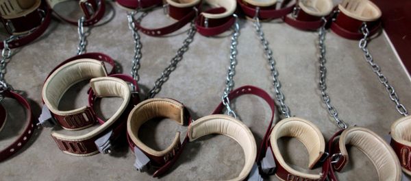 In this photo, reviewed by the US Military, aleg shackles pictured on the floor at Camp 6 detention center, at the US Naval Base, in Guantanamo Bay, Cuba In this photo, reviewed by the US Military, aleg shackles pictured on the floor at Camp 6 detention center, at the US Naval Base, in Guantanamo Bay, Cuba - Sputnik International