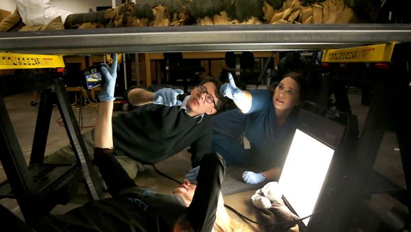 JP Brown, Regenstein Conservator at the Field Museum, left, and assistant conservator Morgan Nau, right, assist conservator Mimi Leveque, from Salem, Mass., as they prepare to photograph of the backside of the mummified body of Minirdis, a 14-year-old Egyptian boy who was the son of a priest, Wednesday, Dec. 10, 2014, in Chicago. - Sputnik International