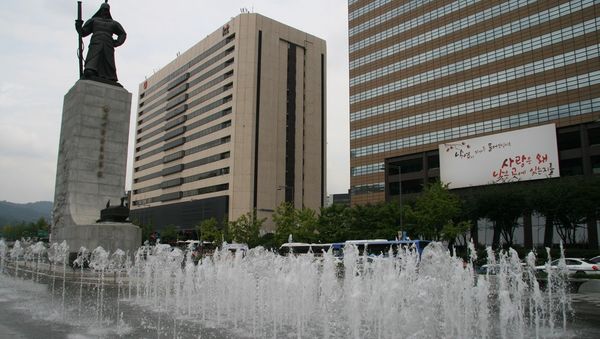 Representatives of South Korean companies involved with economic cooperation with the North held a rally at Gwanghwamun Square in Seoul - Sputnik International
