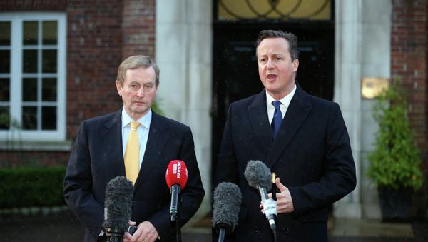 Enda Kenny (L) and David Cameron - Sputnik International