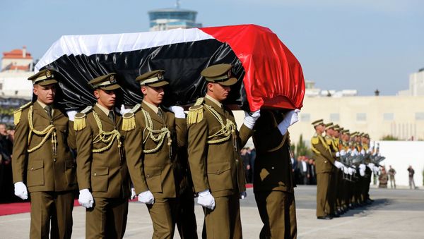 Palestinian honor guards carry the coffin of Palestinian minister Ziad Abu Ein during his funeral in the West Bank city of Ramallah December 11, 2014. - Sputnik International