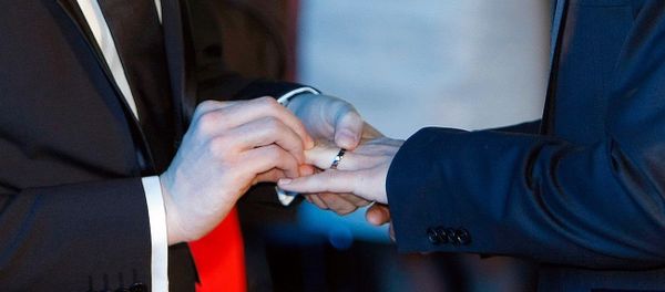 The Finnish Parliament approved a legislative proposal to introduce equal marriage rights in a vote on Friday, which will enter into force on March 1, 2017. - Sputnik International
