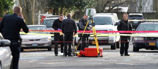 Police investigate outside the Rosemary Anderson High School in Portland, Oregon Police investigate outside the Rosemary Anderson High School in Portland, Oregon - Sputnik International