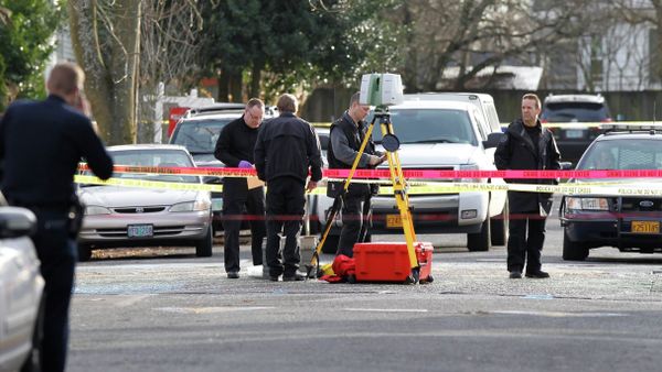 Police investigate outside the Rosemary Anderson High School in Portland, Oregon Police investigate outside the Rosemary Anderson High School in Portland, Oregon - Sputnik International