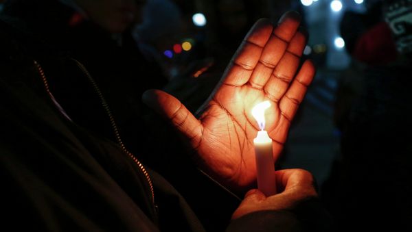 People hold candles while they take part in a rally to call for action in response to police violence, at the steps of City Hall in New York, December 12, 2014 People hold candles while they take part in a rally to call for action in response to police violence, at the steps of City Hall in New York, December 12, 2014 - Sputnik International