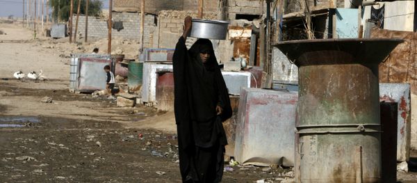A woman carries a vessel A woman carries a vessel - Sputnik International