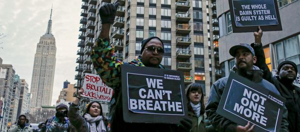 The Empire State Building is seen in the background while people march against police violence, in Midtown Manhattan, New York December 13, 2014 The Empire State Building is seen in the background while people march against police violence, in Midtown Manhattan, New York December 13, 2014 - Sputnik International