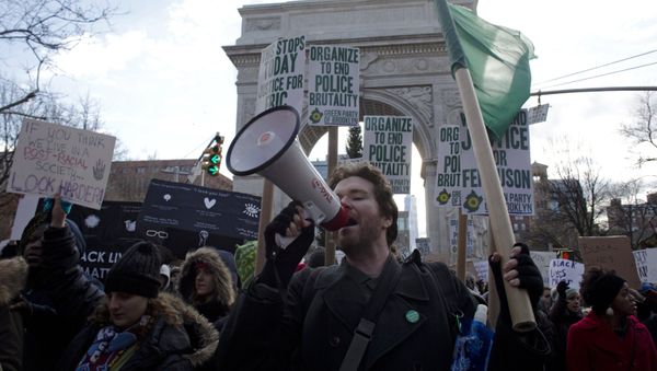 Thousands are marching from New York's Washington Square Park protesting against police violence in what appears to be so far a well-organized demonstration. - Sputnik International