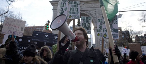 Thousands are marching from New York's Washington Square Park protesting against police violence in what appears to be so far a well-organized demonstration. - Sputnik International