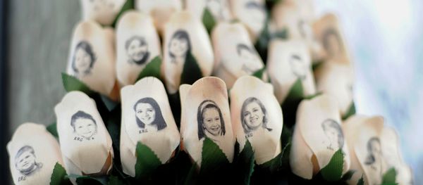 In this Jan. 14, 2013 file photo, white roses with the faces of victims of the Sandy Hook Elementary School shooting are attached to a telephone pole near the school on the one-month anniversary of the shooting that left 26 dead in Newtown, Conn In this Jan. 14, 2013 file photo, white roses with the faces of victims of the Sandy Hook Elementary School shooting are attached to a telephone pole near the school on the one-month anniversary of the shooting that left 26 dead in Newtown, Conn - Sputnik International