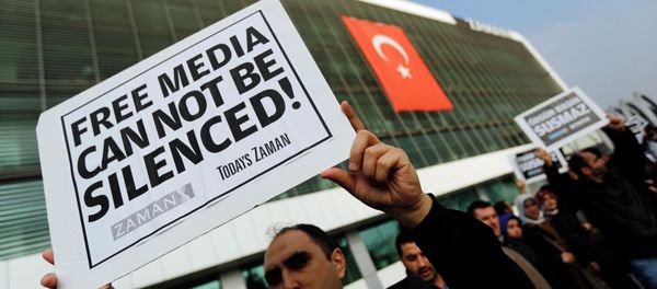 Zaman media group employees hold banners outside the headquarters of Zaman daily newspaper in Istanbul December 14, 2014 - Sputnik International