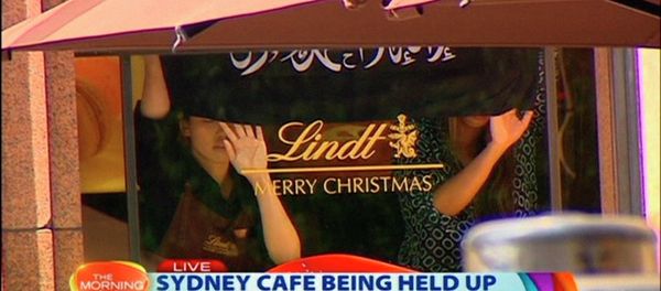 This image taken from video shows people holding up what appeared to be a black flag with white Arabic writing on it, inside a cafe in Sydney, Australia Monday, Dec. 15, 2014 This image taken from video shows people holding up what appeared to be a black flag with white Arabic writing on it, inside a cafe in Sydney, Australia Monday, Dec. 15, 2014 - Sputnik International