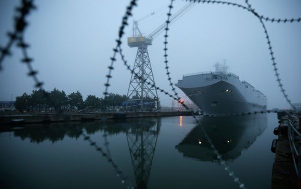 The Mistral-class helicopter carrier Vladivostok is seen at the STX Les Chantiers de l'Atlantique shipyard site in Saint-Nazaire - Sputnik International