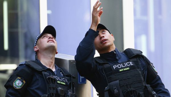  Police confer on Philip St. near the Lindt Cafe - Sputnik International