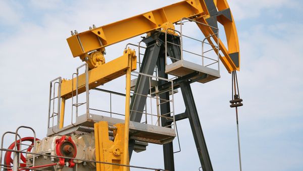 Iran is geared up to reach a petrochemical output of 180 million tons by 2022 despite the falling oil prices in world markets - Sputnik International