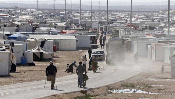 Syrian refugees walk at the Al Zaatari refugee camp in the Jordanian city of Mafraq, near the border with Syria, December 7, 2014 - Sputnik International