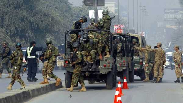 The Pakistan Armed Forces killed at least 31 militants and destroyed a number of shelters and training facilities in the country's northwest, the army said Saturday. - Sputnik International