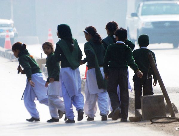 Schoolchildren cross a road as they move away from a military run school that is under attack by Taliban gunmen in Peshawar, December 16, 2014 - Sputnik International