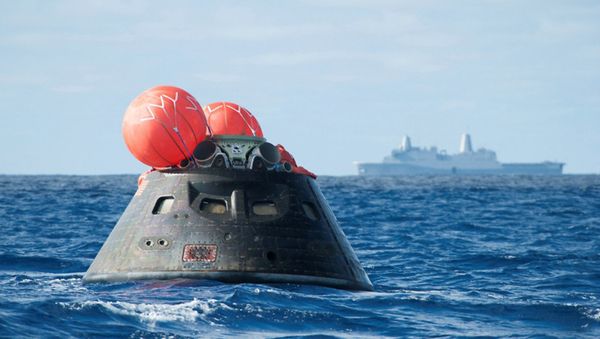 NASA shows NASA's Orion spacecraft after splash down as it awaits the U.S. Navy's USS Anchorage in the Pacific ocean - Sputnik International