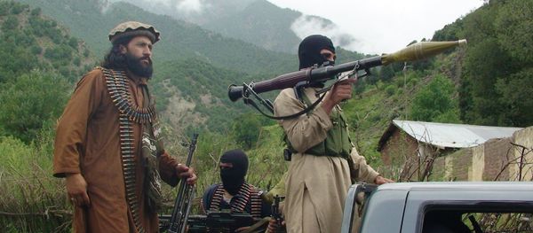 Pakistani Taliban patrol in their stronghold of Shawal in Pakistani tribal region of South Waziristan - Sputnik International