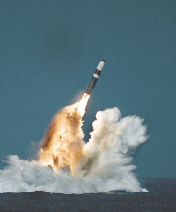 A Trident II nuclear missile underwater launch A Trident II nuclear missile underwater launch - Sputnik International