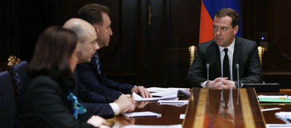 Russian Prime Minister Medvedev discussed the ruble rate and other economic issues during a meeting with a group of financial officials, Central Bank leadership and the management of Russia’s major steel and energy companies. - Sputnik International