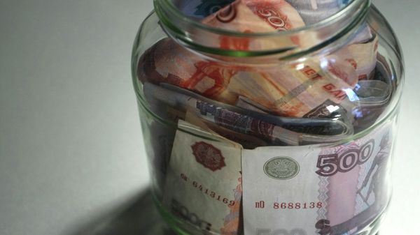 Ruble and euro banknotes of different denominations in a jar. - Sputnik International