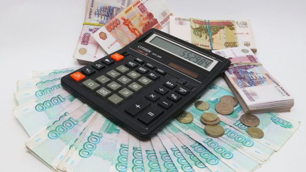 Russian ruble banknotes of different denominations Russian ruble banknotes of different denominations - Sputnik International
