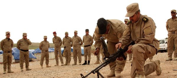 Sunni volunteers from Mosul take part in military training as they prepare to fight against militants of the Islamic State on the outskirts of Dohuk province December 8, 2014. Picture taken December 8, 2014. - Sputnik International