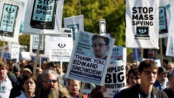 Demonstrators march through Washington Demonstrators march through Washington - Sputnik International