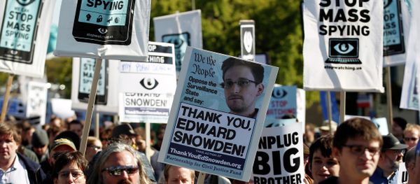 Demonstrators march through Washington Demonstrators march through Washington - Sputnik International