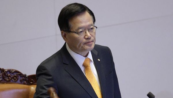 South Korean National Assembly Speaker Chung Ui-hwa bangs the gavel during the plenary session at the National Assembly in Seoul, South Korea - Sputnik International
