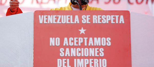 Venezuela's President Nicolas Maduro speaks during a rally to reject the sanctions that the U.S. government seeks to impose on officials accused of human rights violations, in Caracas December 15, 2014. - Sputnik International