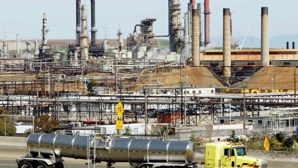 Chevron oil refinery - Sputnik International