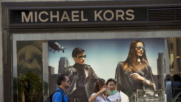 A number of large clothing and footwear companies have suspended product deliveries to Russia until the first week of 2015 due to the collapse of the ruble. - Sputnik International
