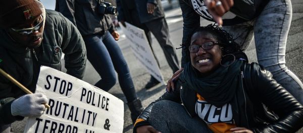 Demonstrators argue with US Capitol police as they march to join a protest against police violence organized by the National Action Network in Washington December 13, 2014. - Sputnik International