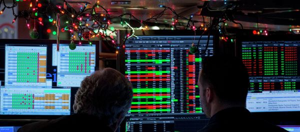 Traders work on the floor of the New York Stock Exchange - Sputnik International