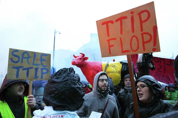 Merkel on Fire: European Farmers Protest in Brussels - Sputnik International