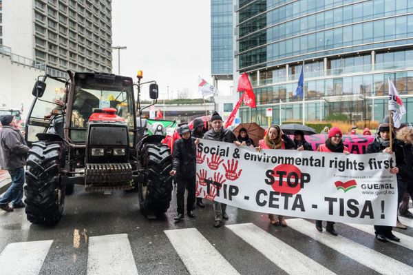 Merkel on Fire: European Farmers Protest in Brussels - Sputnik International