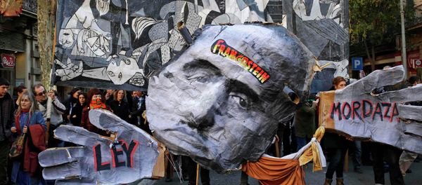 Protest against the Spanish government's new anti-protest security law in Barcelona Protest against the Spanish government's new anti-protest security law in Barcelona - Sputnik International