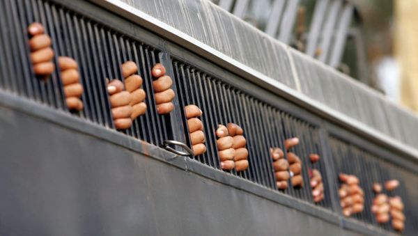 The hands of opposition supporters are seen through a mobile police jail after being arrested during a demonstration against President Gen. Pervez Musharraf in Sheddra on the outskirts of Lahore, Pakistan, Thursday, Nov. 15, 2007 - Sputnik International
