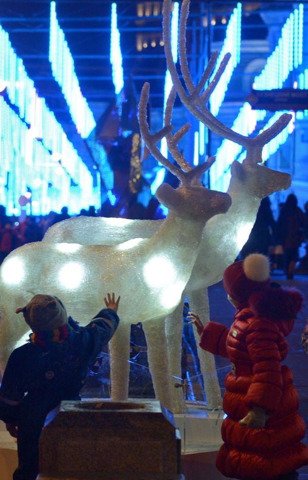 Moscow Prepares For New Year With Full-Blown Illumination - Sputnik International