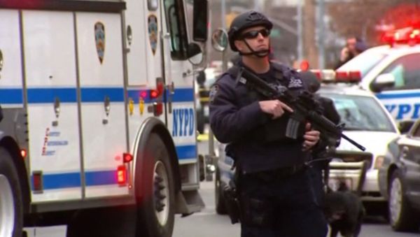 The New York Police Department (NYPD) will establish a new anti-terror unit, dubbed the Strategic Response Group, to deal with protests and terrorist threats, New York Police Commissioner Bill Bratton announced Thursday. - Sputnik International