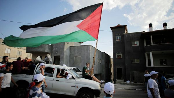 An Israeli Arab carries a Palestinian flag during a march in the northern town of Sakhnin in this October 1, 2014 file photo - Sputnik International