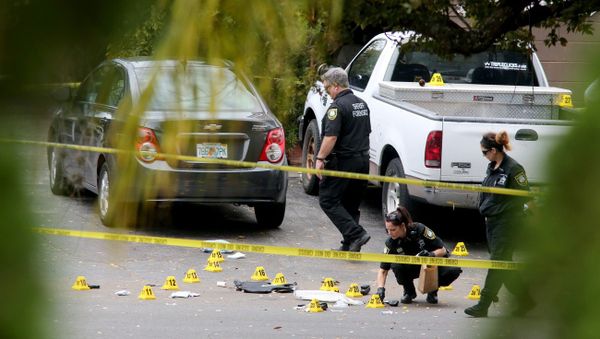 Forensic investigators at the scene where Tarpon Springs police officer Charles Kondek was shot and killed on Sunday morning. Forensic investigators at the scene where Tarpon Springs police officer Charles Kondek was shot and killed on Sunday morning. - Sputnik International
