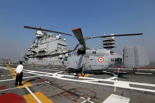 A Kamov 31 helicopter is parked on the deck of INS Vikramaditya, Indian Navy's aircraft carrier, is seen anchored in the Arabian sea off the coast of Mumbai December 3, 2014 A Kamov 31 helicopter is parked on the deck of INS Vikramaditya, Indian Navy's aircraft carrier, is seen anchored in the Arabian sea off the coast of Mumbai December 3, 2014 - Sputnik International
