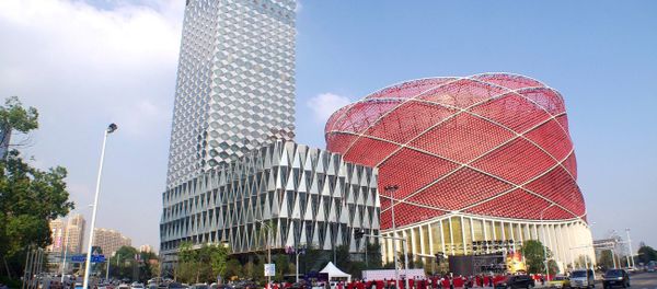 The Chinese lantern-shaped Han Show Theater, right, alongside the Wanda Reign Hotel in Wuhan, China - Sputnik International