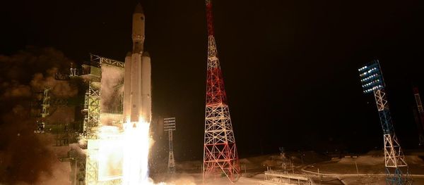The Breeze-M upper stage of Russia's heavy-class Angara-A5 rocket carrier has brought a dummy satellite with a test payload into medium earth orbit - Sputnik International