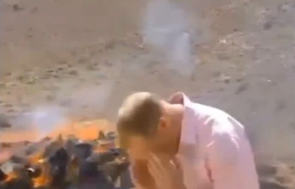 Don’t Inhale! Video of BBC Reporter Giggling Near Burning Drugs Goes Viral Don’t Inhale! Video of BBC Reporter Giggling Near Burning Drugs Goes Viral - Sputnik International