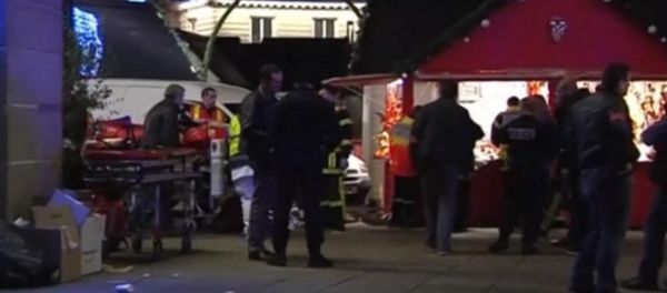 Minivan Driver Crashes Into Crowd at Christmas Market in France - Sputnik International